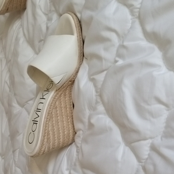 Calvin Klein white leather wedges 🐚 - Picture 3 of 7